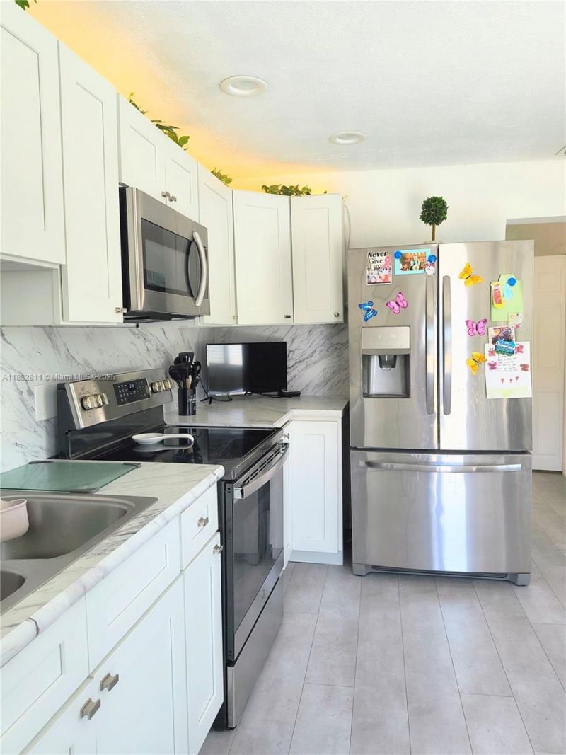 6890 SW 27 Street, Miami, FL 33155 Photo