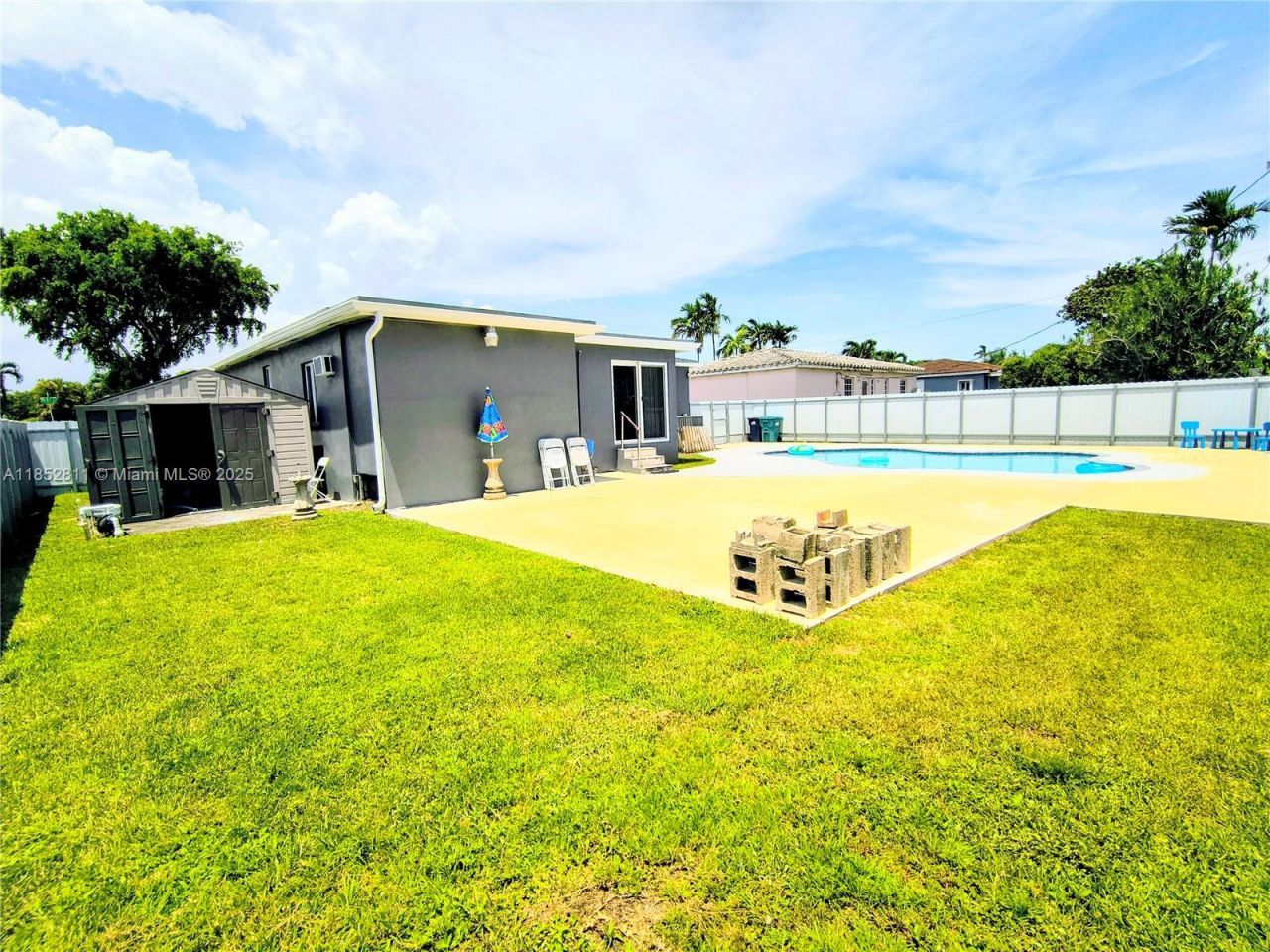 6890 SW 27 Street, Miami, FL 33155 Photo