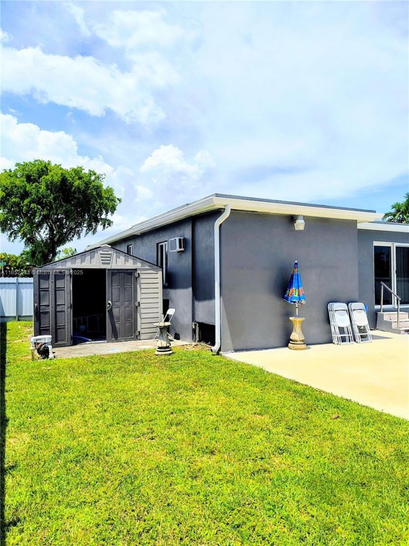 6890 SW 27 Street, Miami, FL 33155 Photo