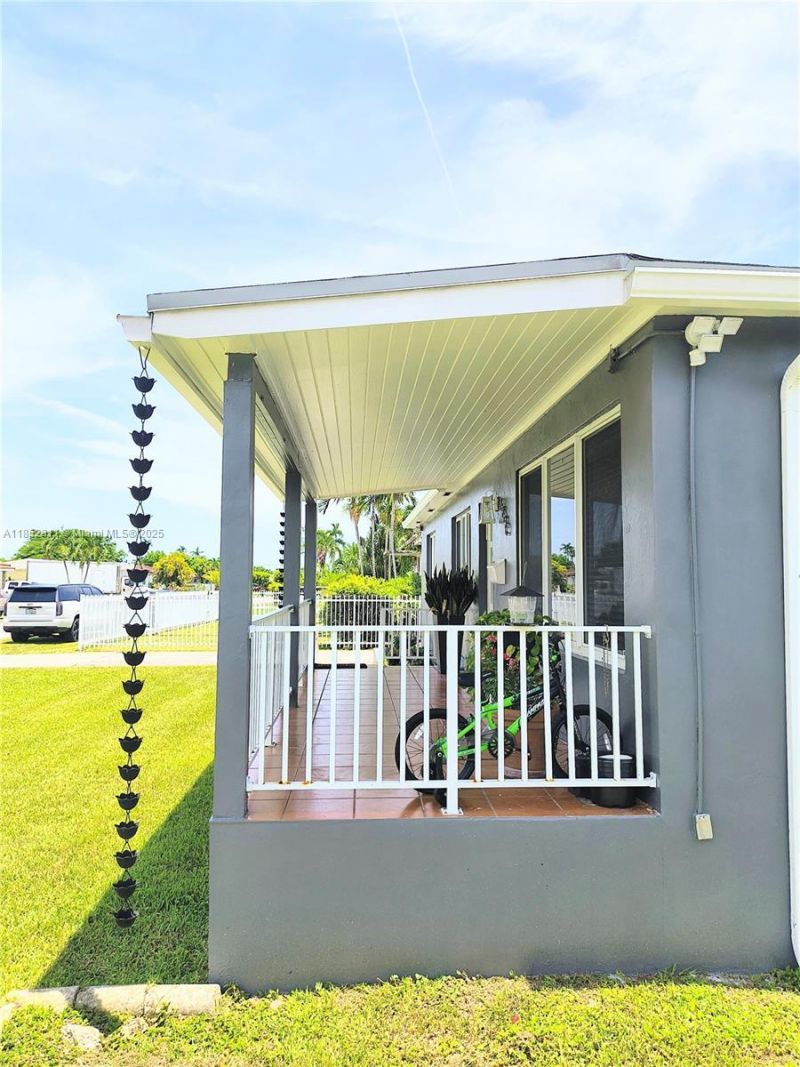 6890 SW 27 Street, Miami, FL 33155 Photo