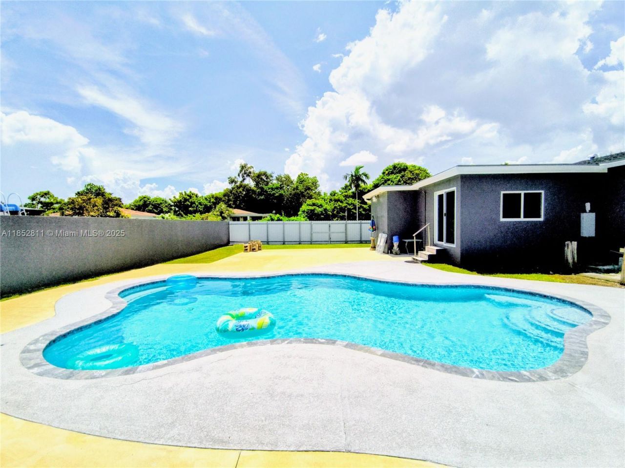 6890 SW 27 Street, Miami, FL 33155 Photo