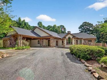 2551 E Maddox Road, Buford, GA 30519