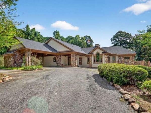 2551 E Maddox Road, Buford, GA 30519