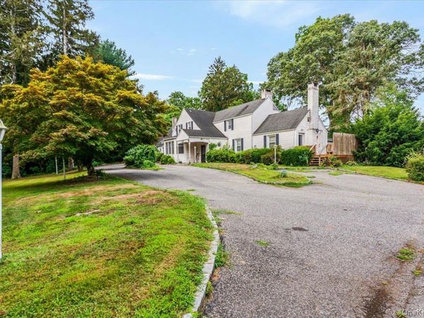 221 Huntington Bay Road, Huntington, NY 11743