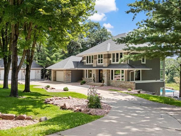 9 Red Forest Way, North Oaks, MN 55127