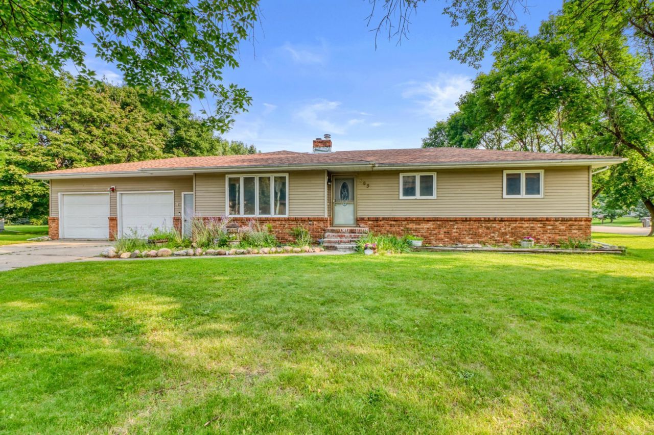 805 6th Avenue Se, Barnesville, MN 56514 Main Photo