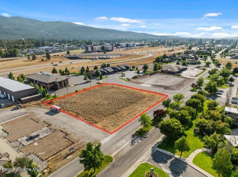 634 N Calgary Ct, Post Falls, ID 83854 Main Photo