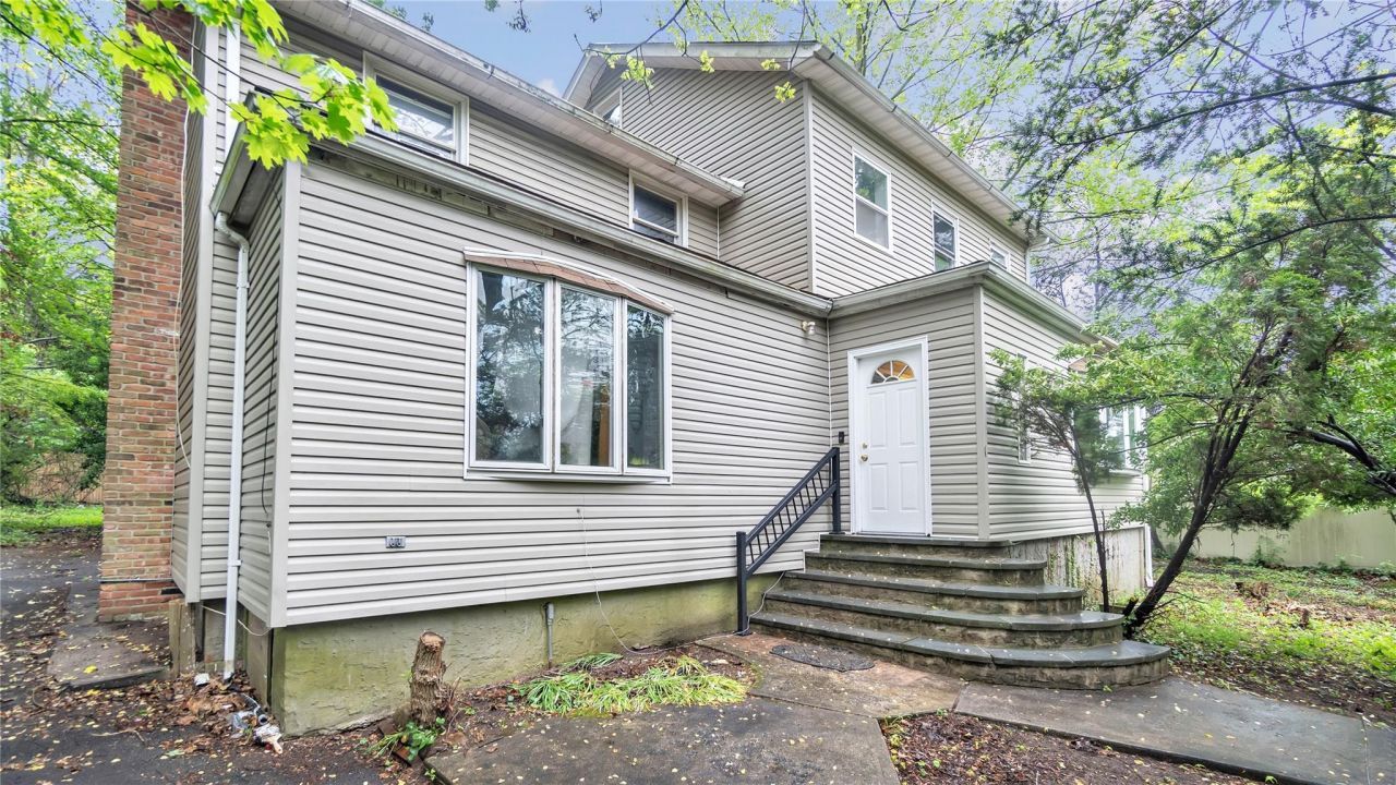 117 Glenwood Road, Glenwood Landing, NY 11547 Main Photo