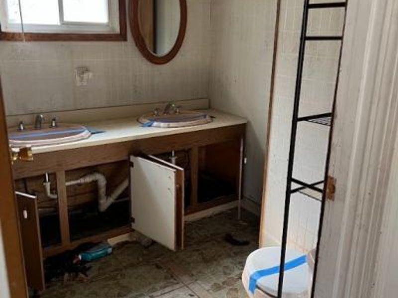 9618 Raymond Avenue, Cleveland, OH 44104 Photo 7