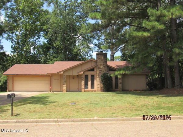 5209 Sycamore Drive, Jackson, MS 39212