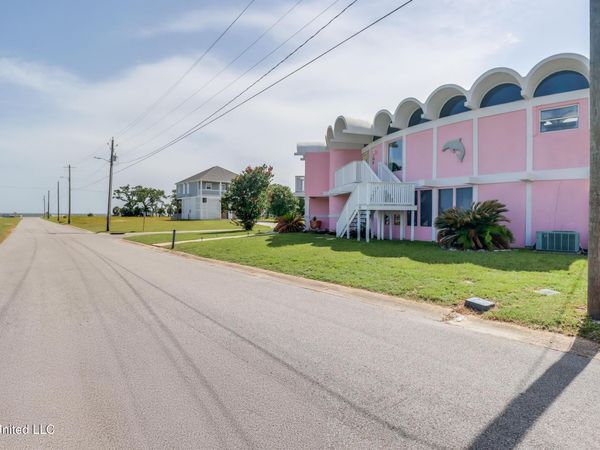 101 Hayden Avenue, Pass Christian, MS 39571