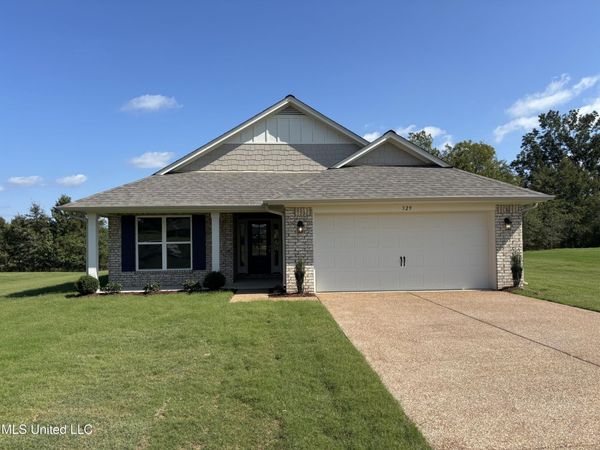 329 Cardinal Lane, Senatobia, MS 38668