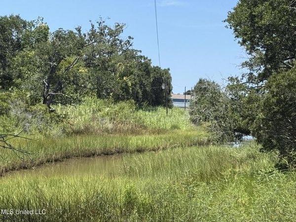 Belle Fontaine Drive, Ocean Springs, MS 39564