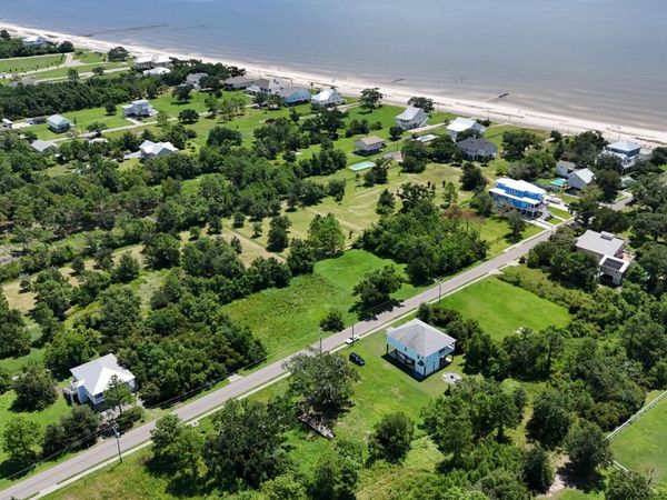 137 Oak Boulevard, Waveland, MS 39576