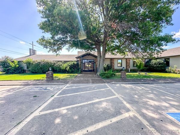 2833 W Main Street, Jenks, OK 74037