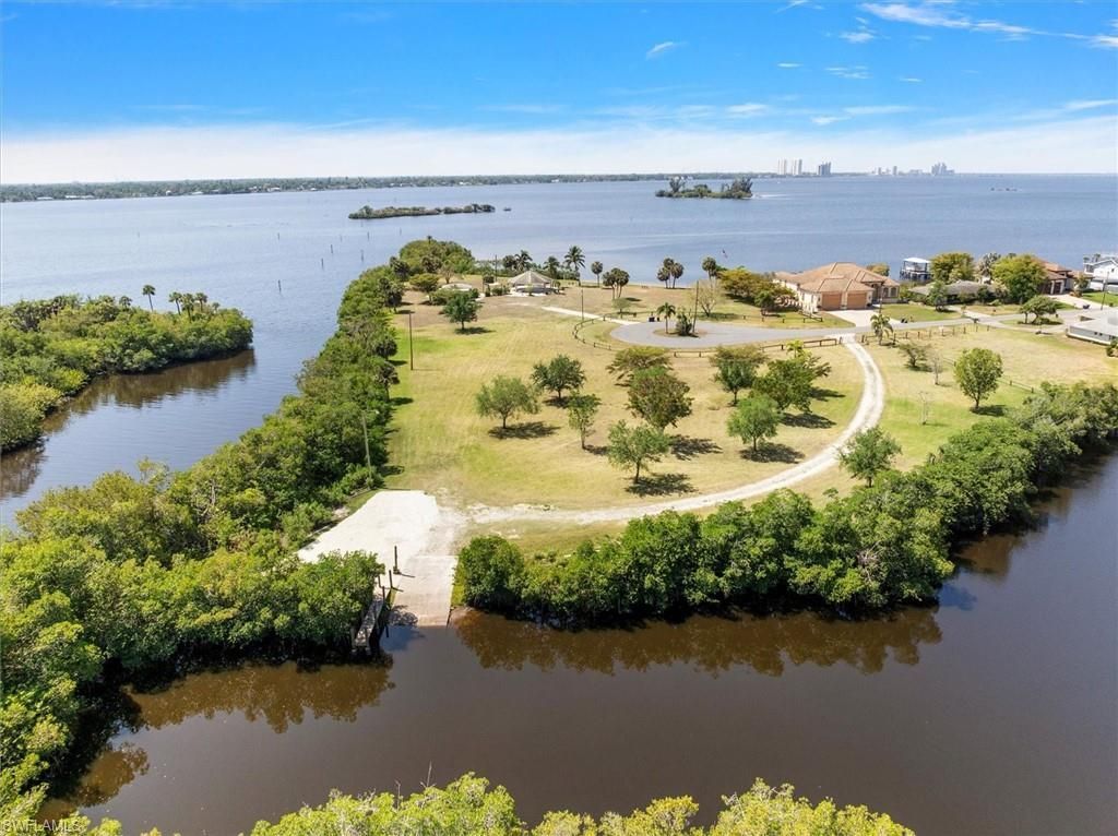 2215 Channel Way, North Fort Myers, FL 33917 Photo