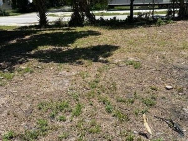 403 Santa Barbara ST, NORTH FORT MYERS, FL 33903