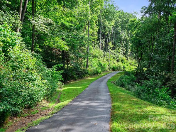 000 Falling Water Drive, Burnsville, NC 28714