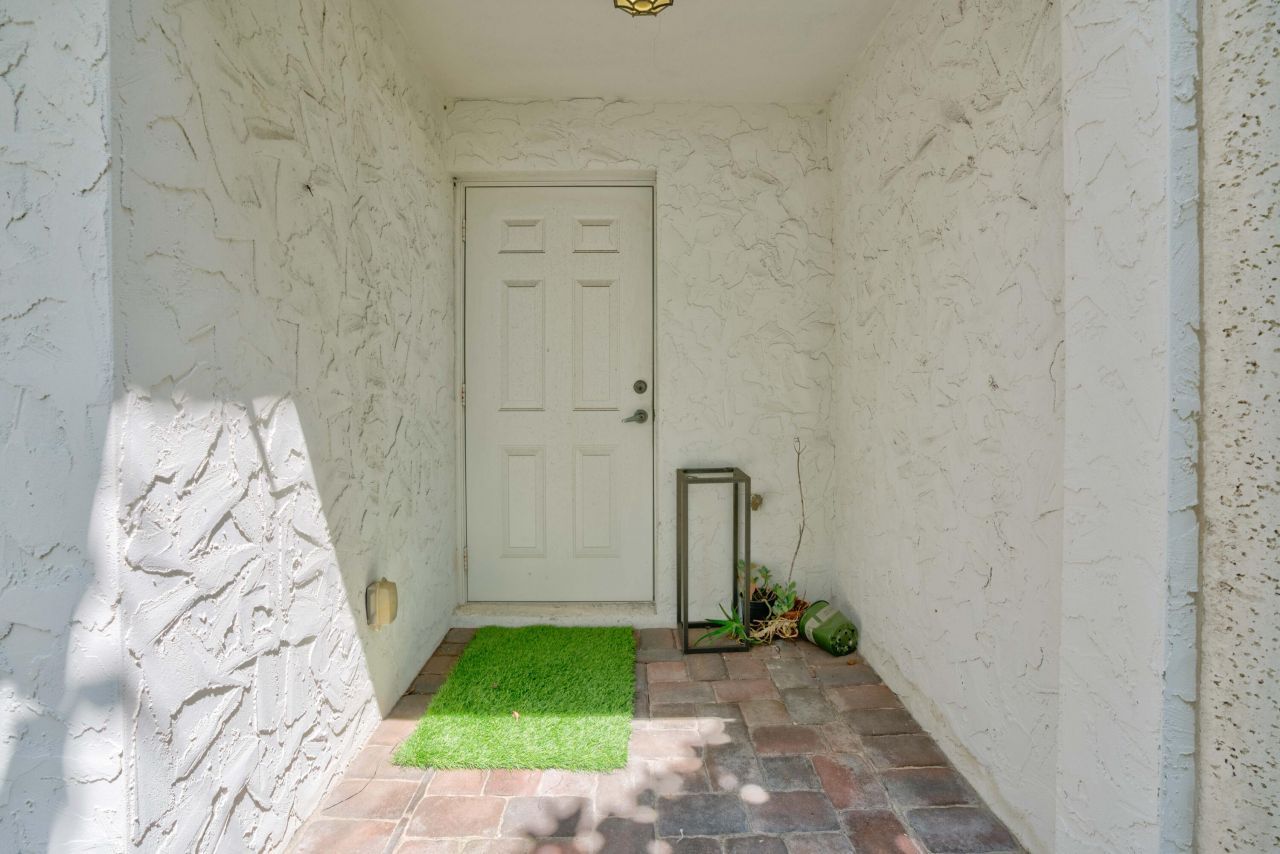 1950 Presidential Way, Unit 10, West Palm Beach, FL 33401 Photo