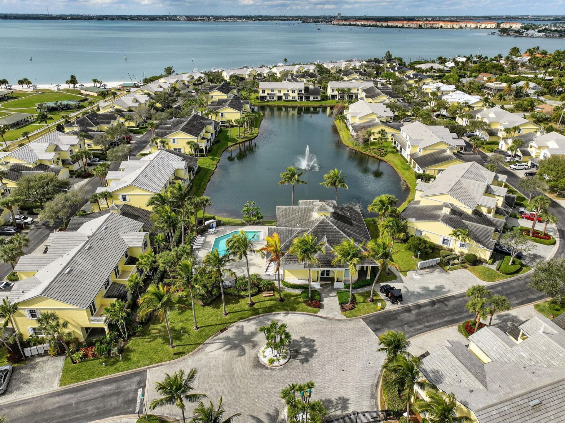 906 Mariner Bay Boulevard, Hutchinson Island, FL 34949 Photo