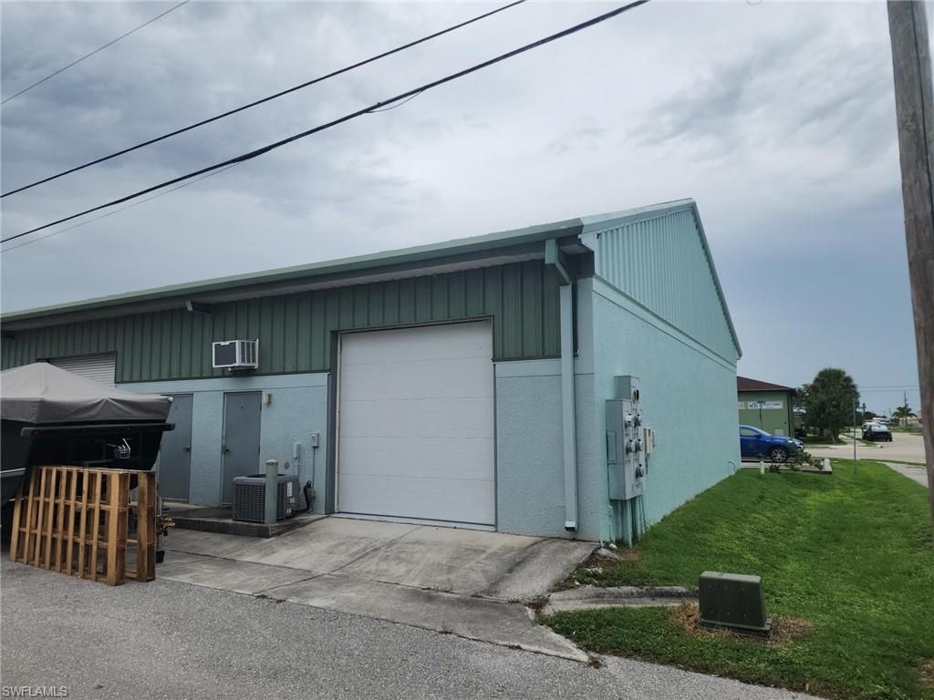 1007 NE 7th Ter, Cape Coral, FL 33909 Photo