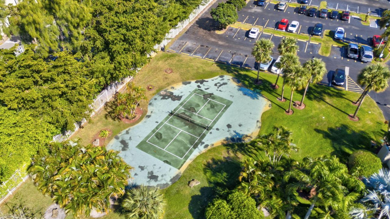 3910 Inverrary Boulevard, Unit 601-B, Lauderhill, FL 33319 Photo