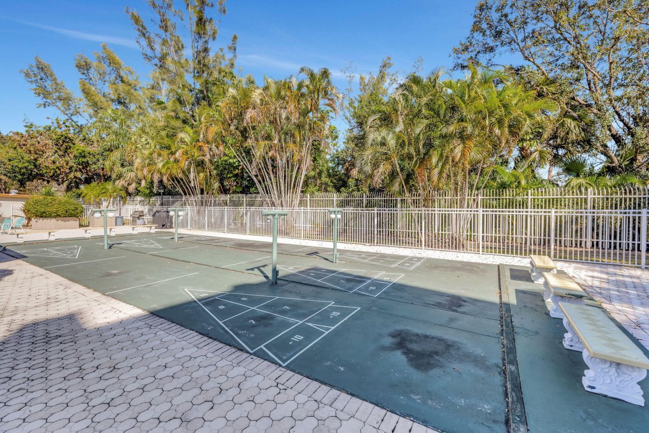 3910 Inverrary Boulevard, Unit 601-B, Lauderhill, FL 33319 Photo