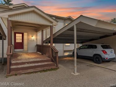 4990 Oak Hill Drive, Waterford Twp, MI 48329