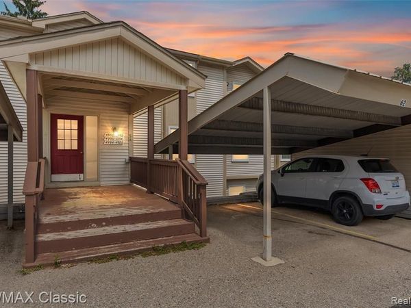 4990 Oak Hill Drive, Waterford Twp, MI 48329