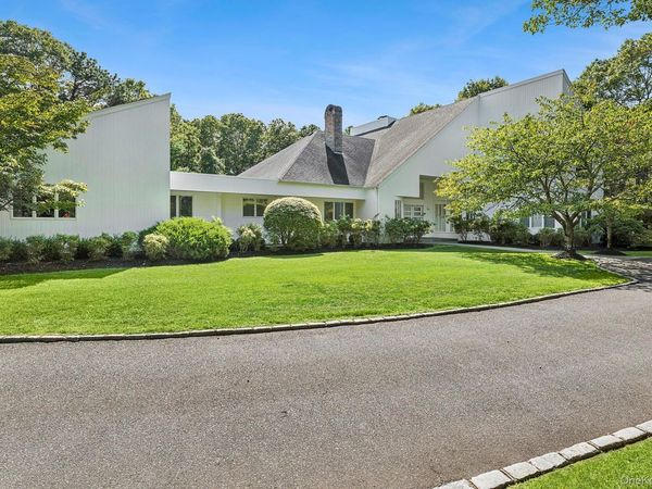 12 Honeysuckle Lane, East Quogue, NY 11942