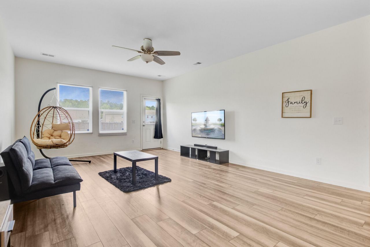 490 Pender Woods Drive Photo 14