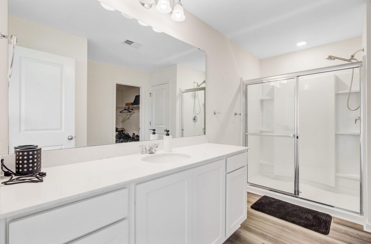 490 Pender Woods Drive Photo 32