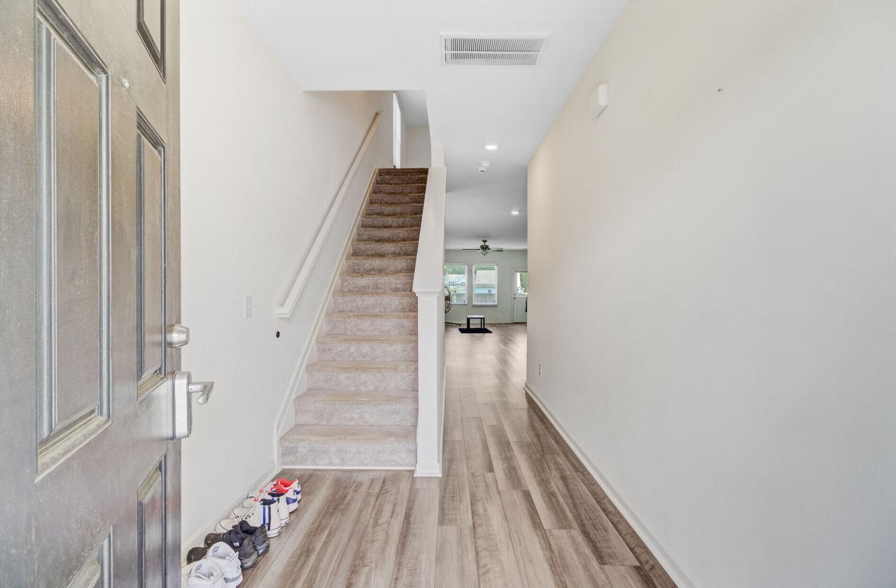 490 Pender Woods Drive Photo 6