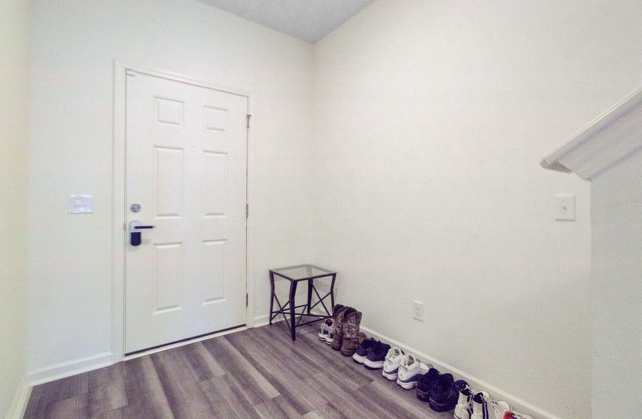 490 Pender Woods Drive Photo 7