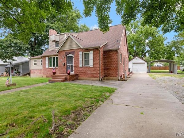 421 W College Street, Aurora, MO 65605