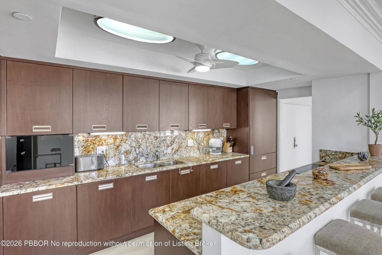 150 Bradley Place, Unit 605, Palm Beach, FL 33480 Photo