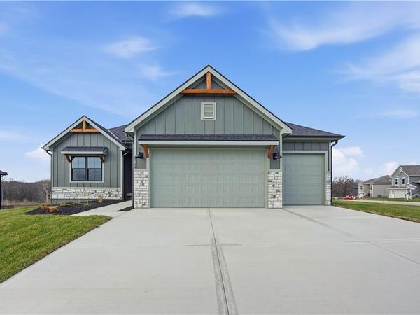 12160 N Tracy Avenue, Kansas City, MO 64165