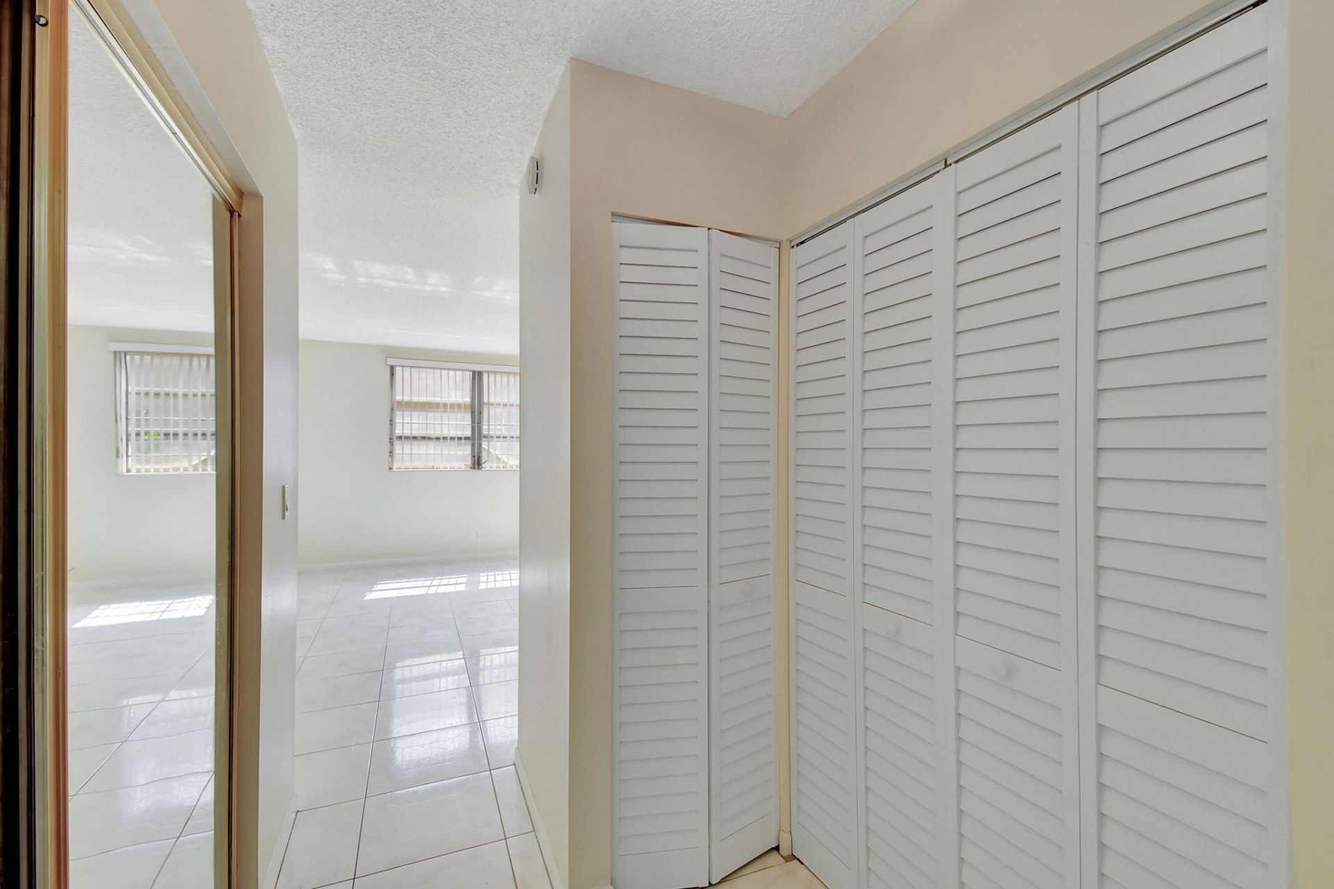 3090 NW 46th Avenue, Unit 105c, Lauderdale Lakes, FL 33313 Photo