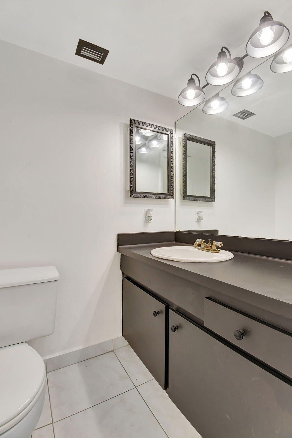 3090 NW 46th Avenue, Unit 105c, Lauderdale Lakes, FL 33313 Photo
