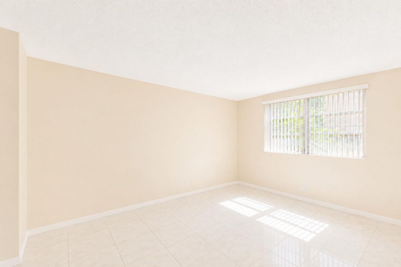 3090 NW 46th Avenue, Unit 105c, Lauderdale Lakes, FL 33313 Photo