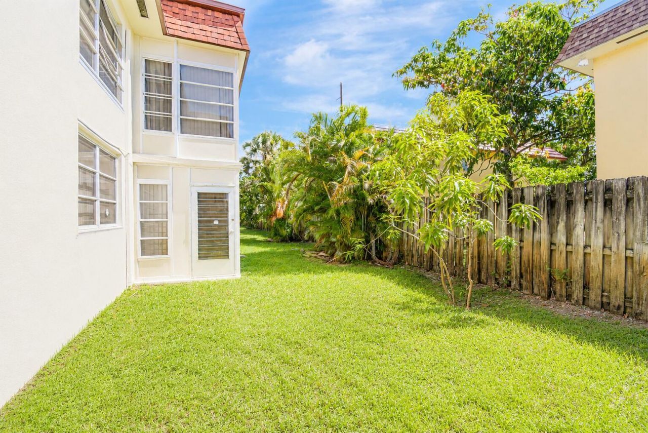 3090 NW 46th Avenue, Unit 105c, Lauderdale Lakes, FL 33313 Photo