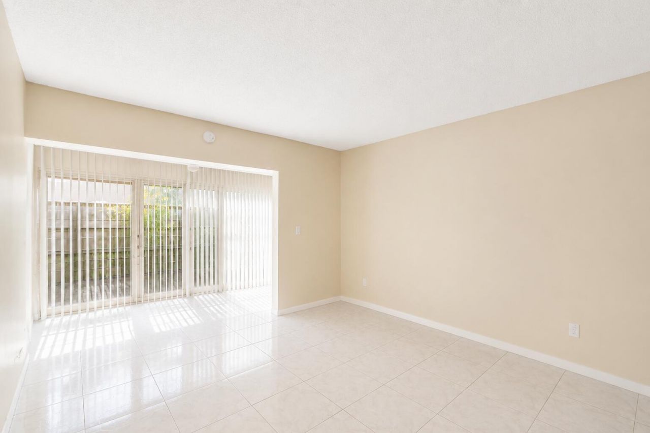 3090 NW 46th Avenue, Unit 105c, Lauderdale Lakes, FL 33313 Photo
