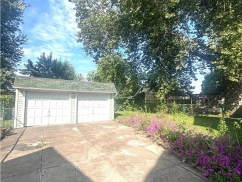 1386 E 53 th Street, Cleveland, OH 44103 Photo 11
