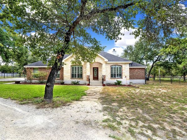 162 Champions, La Vernia, TX 78121