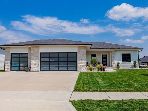 2802 NE Brentwood Circle, Grimes, IA 50111