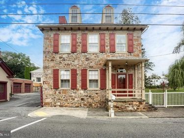 40 N MARKET STREET, MILLERSTOWN, PA 17062