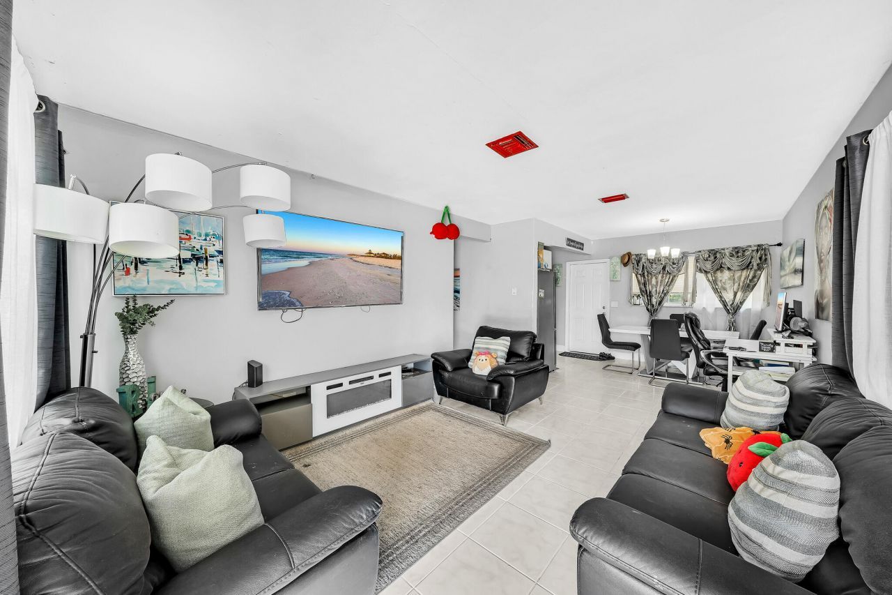 808 41st Street, West Palm Beach, FL 33407 Photo