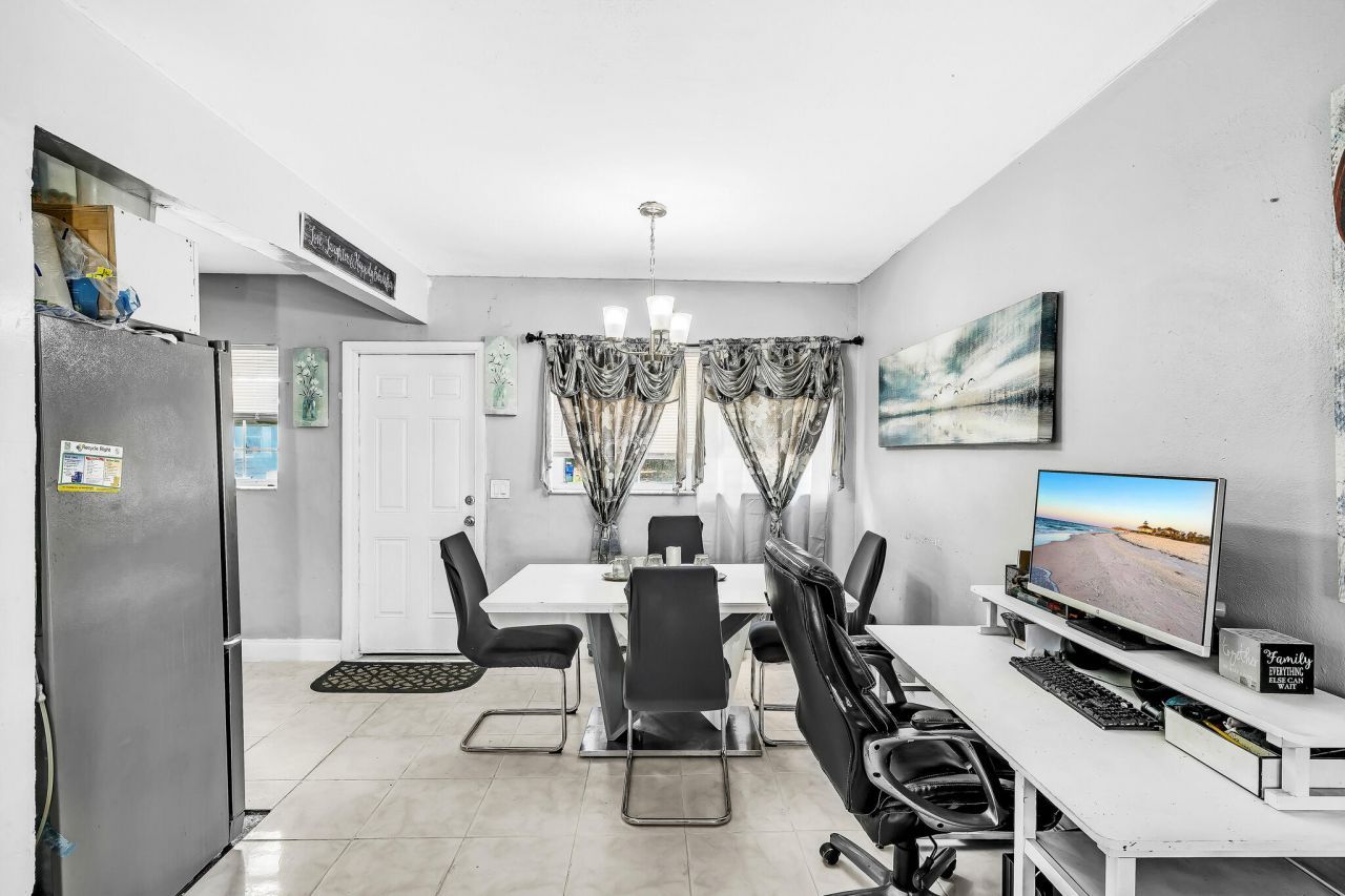 808 41st Street, West Palm Beach, FL 33407 Photo