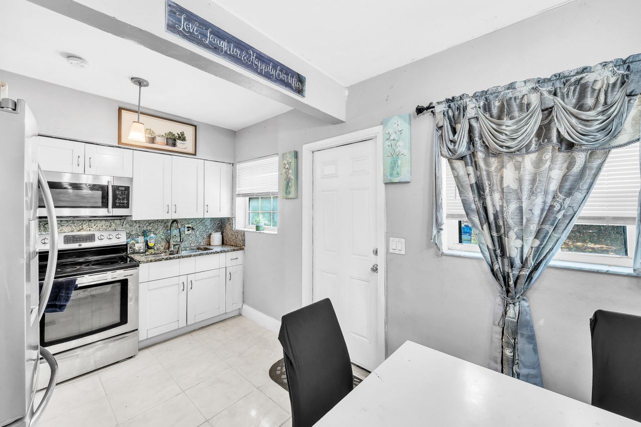 808 41st Street, West Palm Beach, FL 33407 Photo