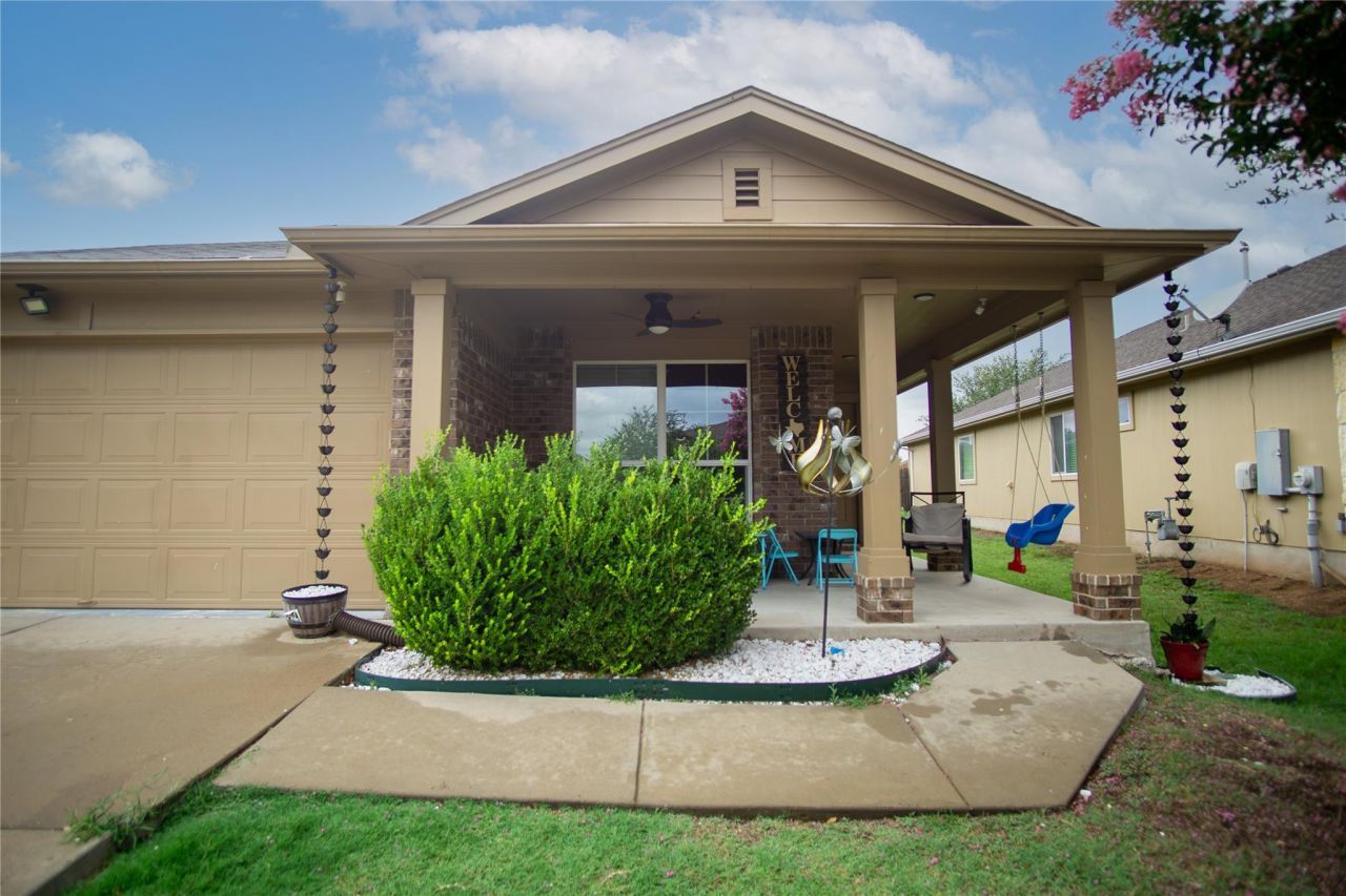 6912 Plains Crest Dr, Del Valle, TX 78617 Main Photo